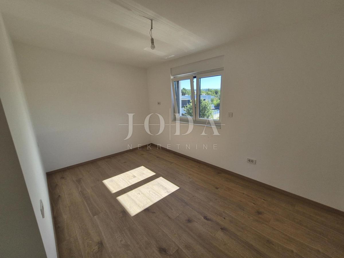 Malinska – Novogradnja, odlična zasnova apartmana, vrt!