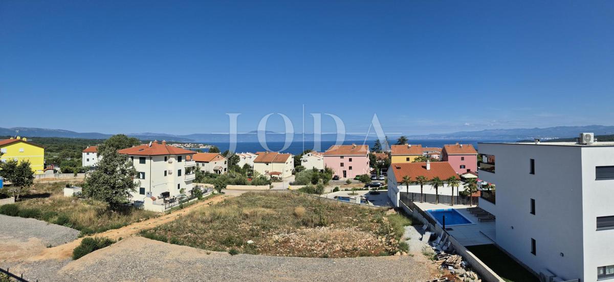 Malinska, prostoren apartma z vrtom - novogradnja