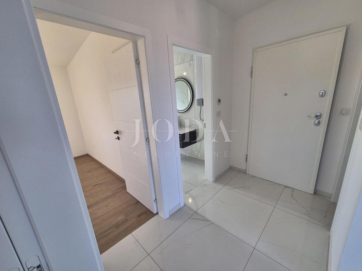 Malinska – Novogradnja, odlična zasnova apartmana, vrt!