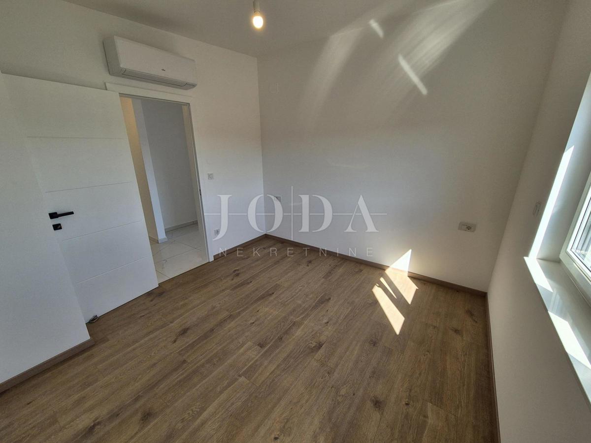 Malinska – Novogradnja, odlična zasnova apartmana, vrt!