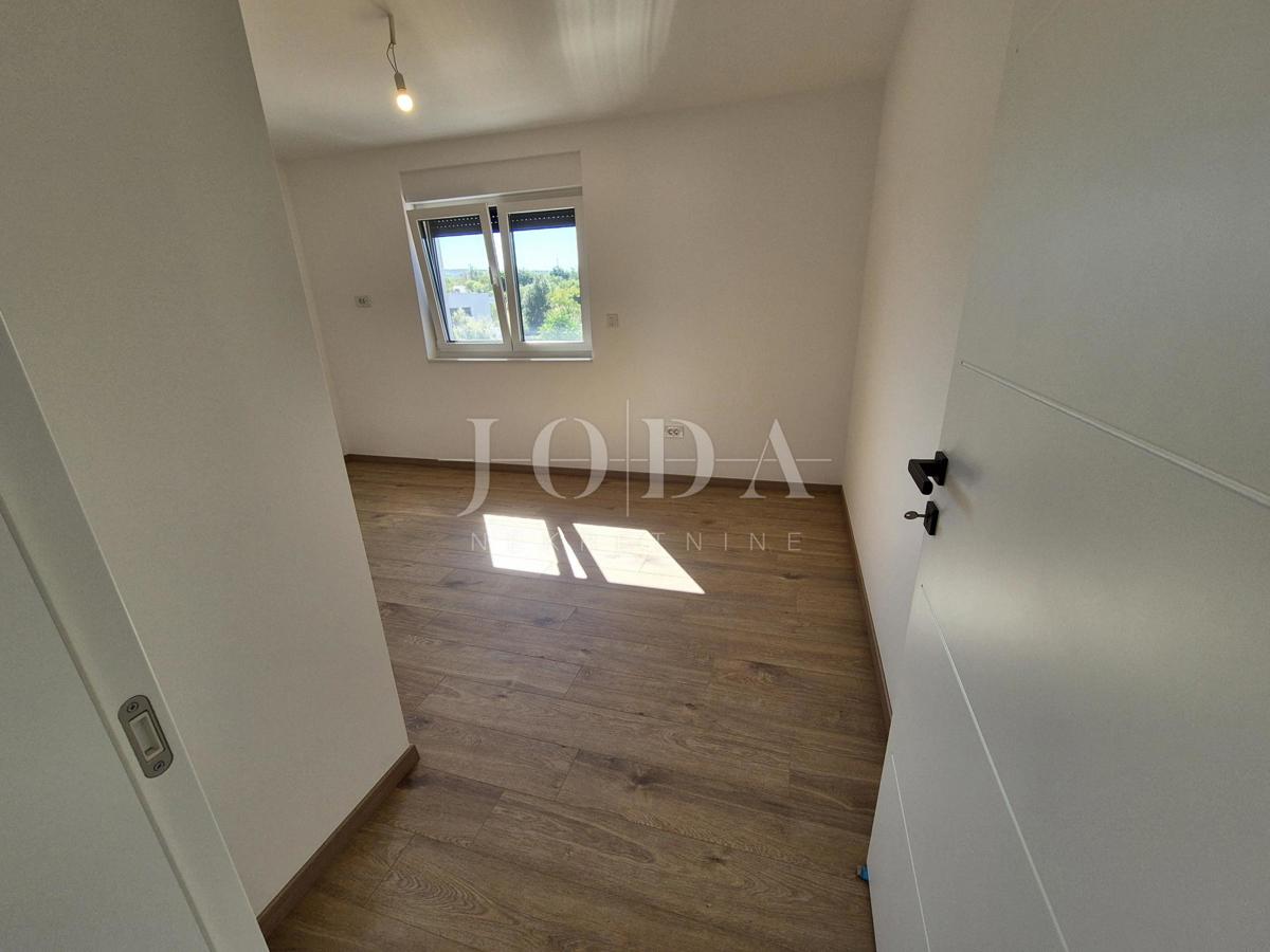 Malinska – Novogradnja, odlična zasnova apartmana, vrt!