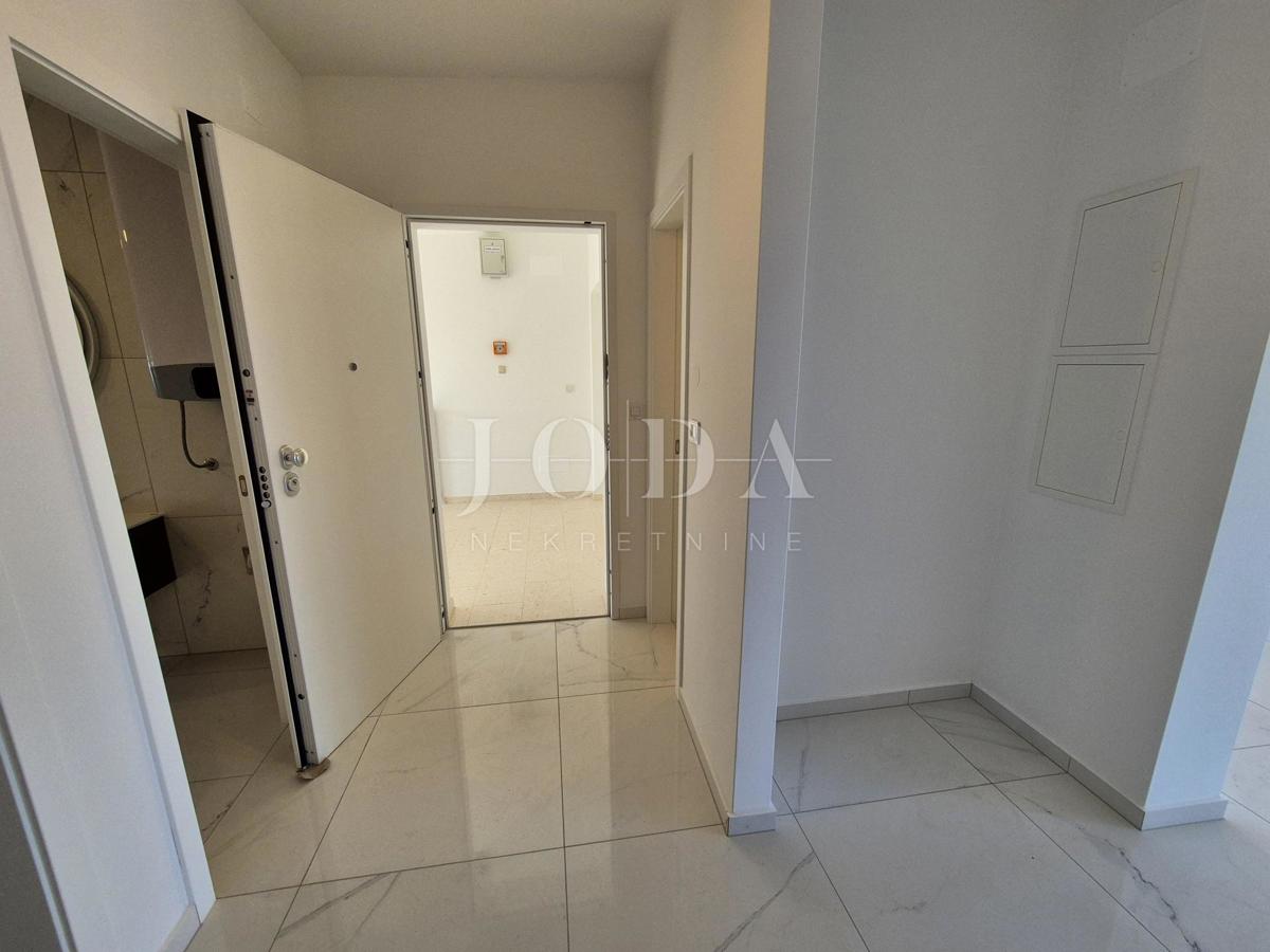 Malinska – Novogradnja, odlična zasnova apartmana, vrt!