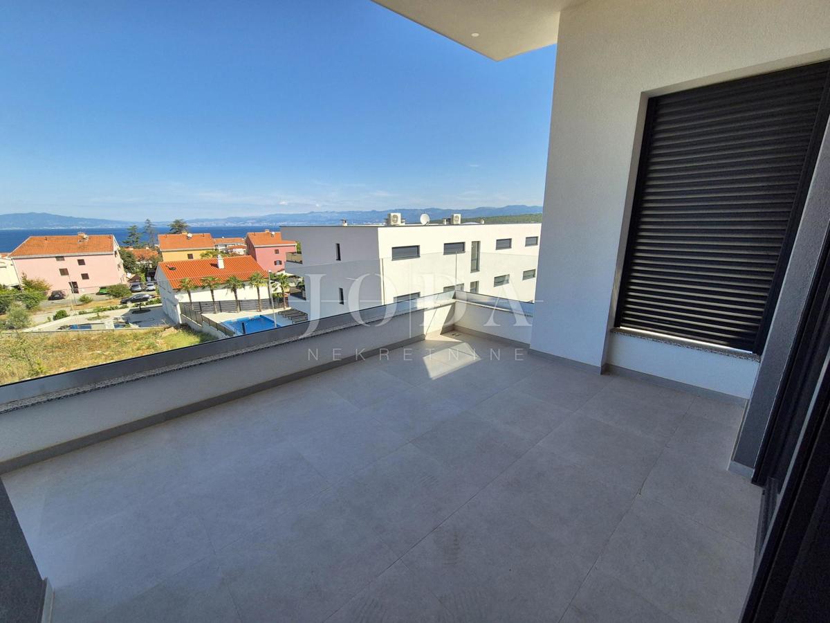 Malinska – Novogradnja, odlična zasnova apartmana, vrt!