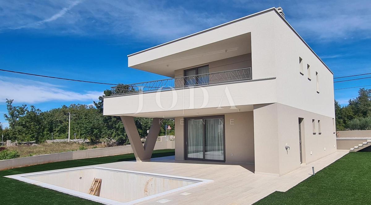 Okolica mesta Krk, vila z bazenom in pogledom na morje!