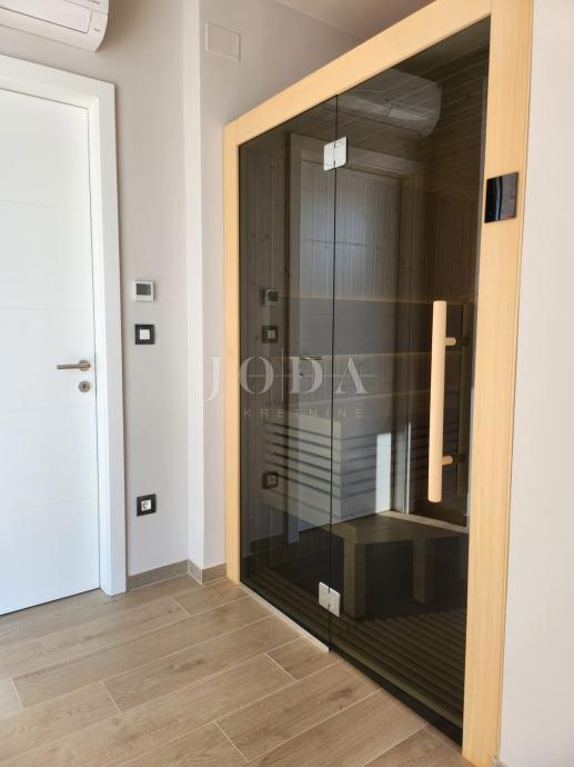 Okolica mesta Krk, vila z bazenom in pogledom na morje!