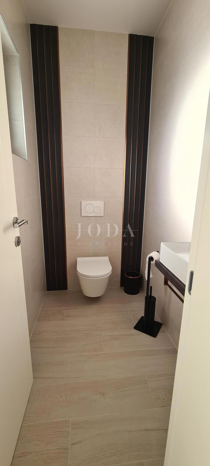 Okolica mesta Krk, vila z bazenom in pogledom na morje!