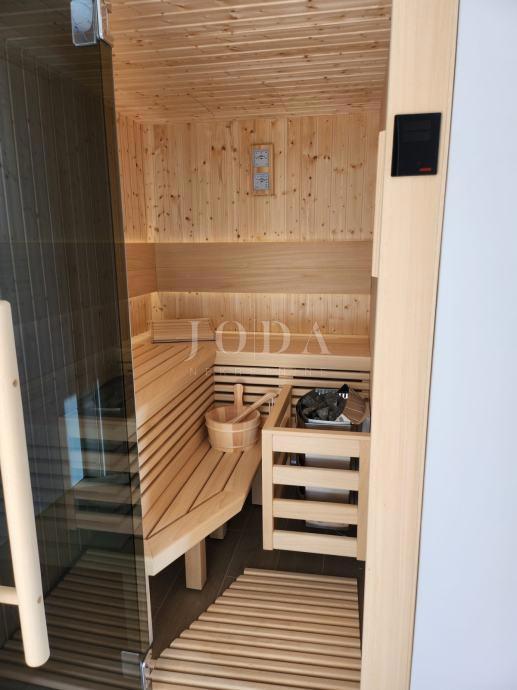 Okolica mesta Krk, vila z bazenom in pogledom na morje!