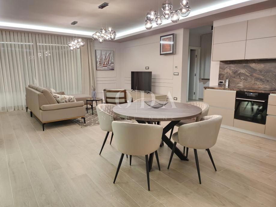 Okolica mesta Krk, vila z bazenom in pogledom na morje!