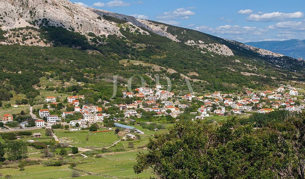 Odlično gradbeno zemljišče v bližini Baške