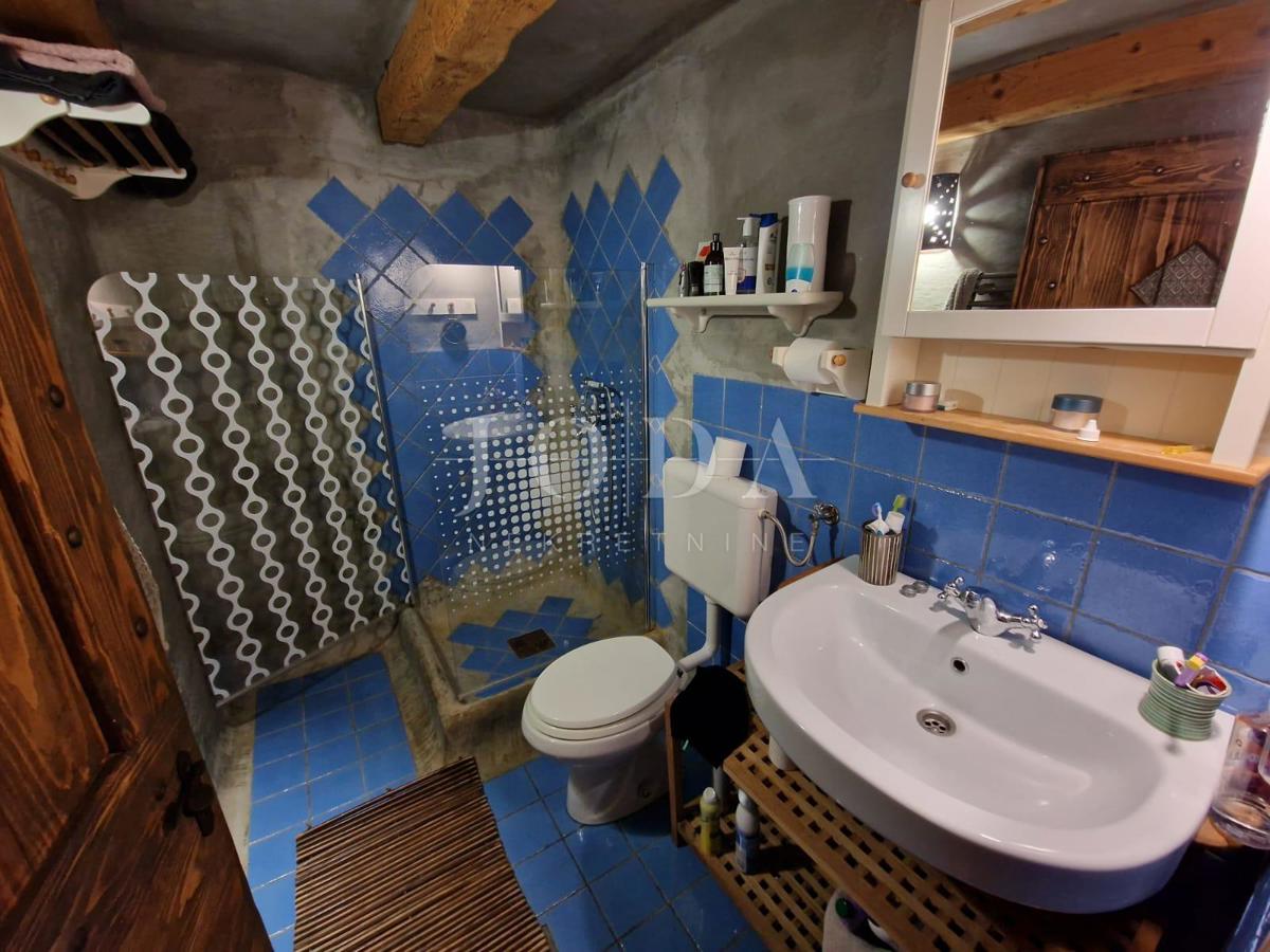 Kamena hiša z bazenom na mirni lokaciji, okolica Dobrinja - otok Krk