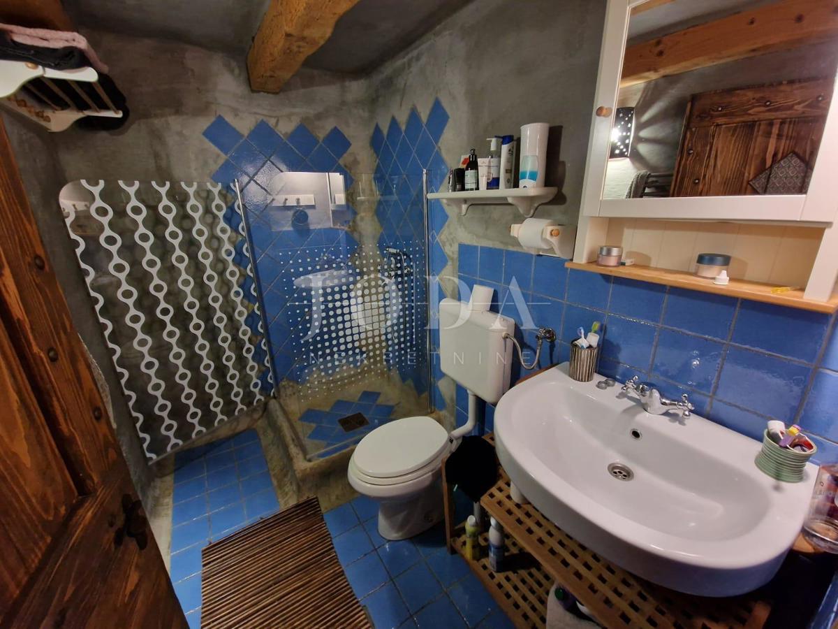 Kamena hiša z bazenom na mirni lokaciji, okolica Dobrinja - otok Krk