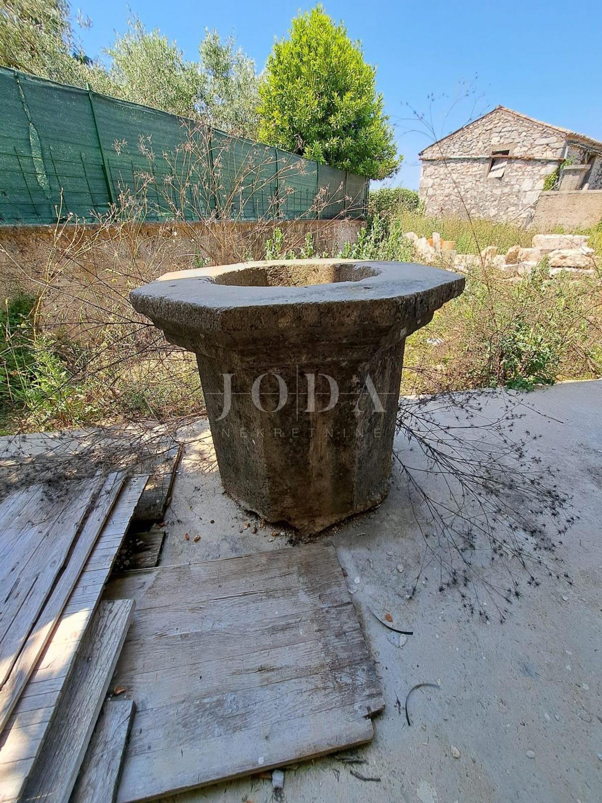 Lepa samostojna hiša na otoku Krku
