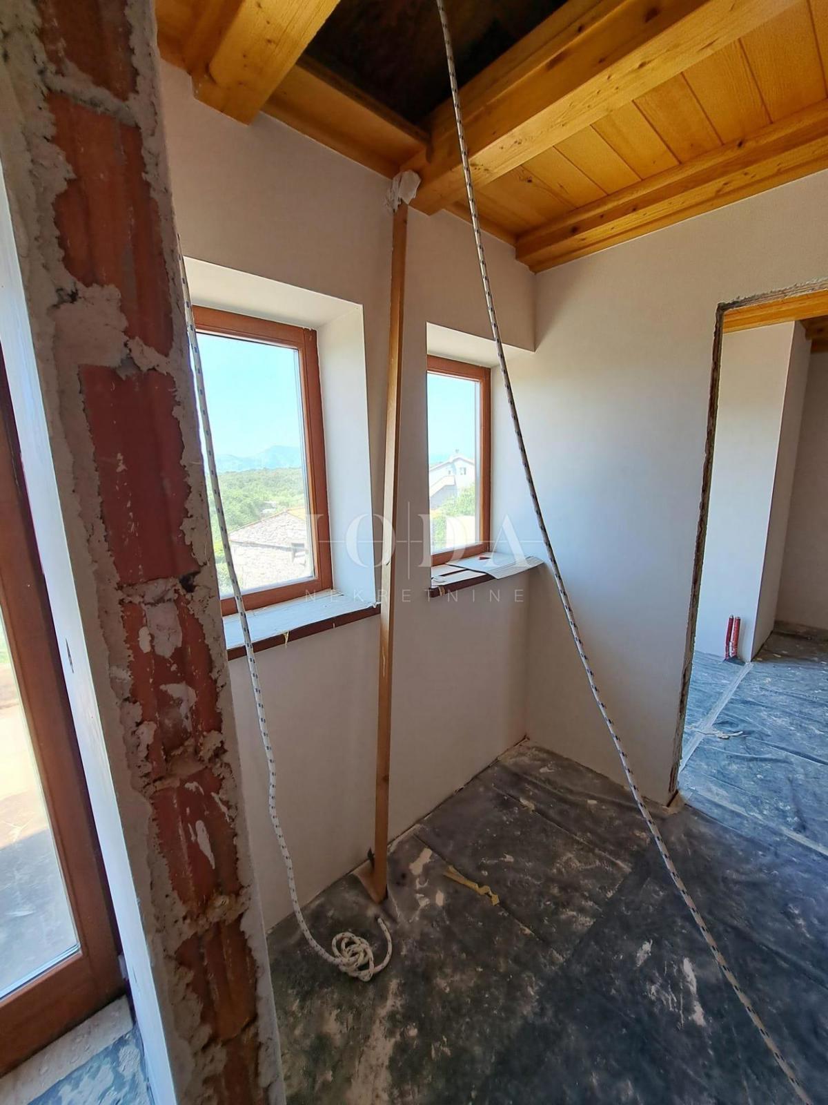 Lepa samostojna hiša na otoku Krku