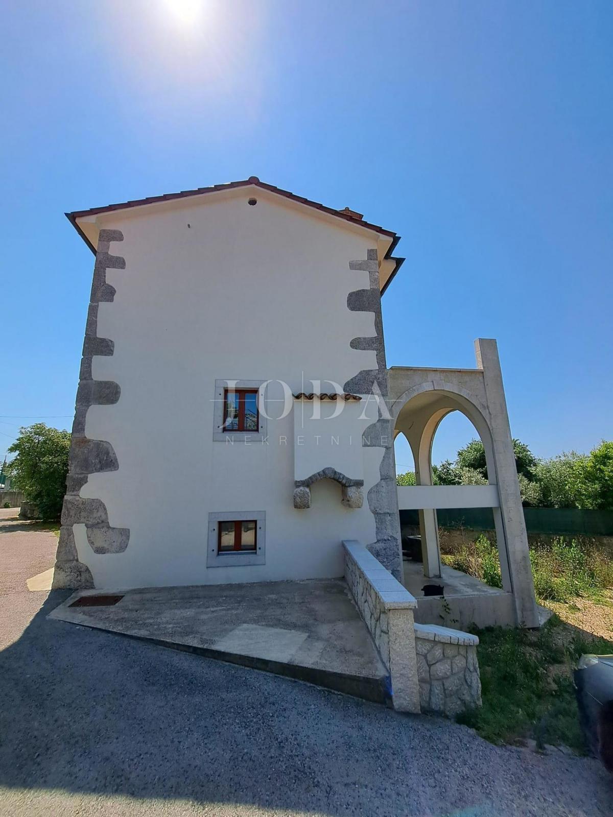 Lepa samostojna hiša na otoku Krku