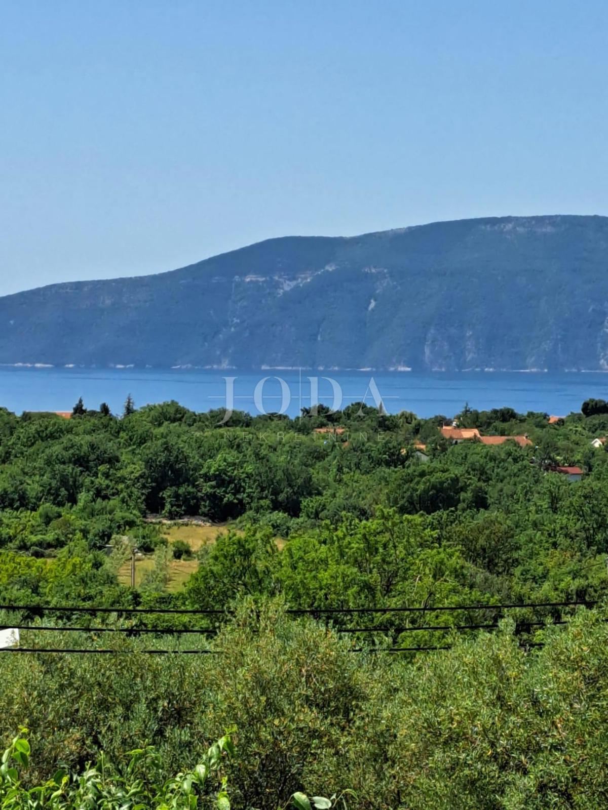 Lepa samostojna hiša na otoku Krku