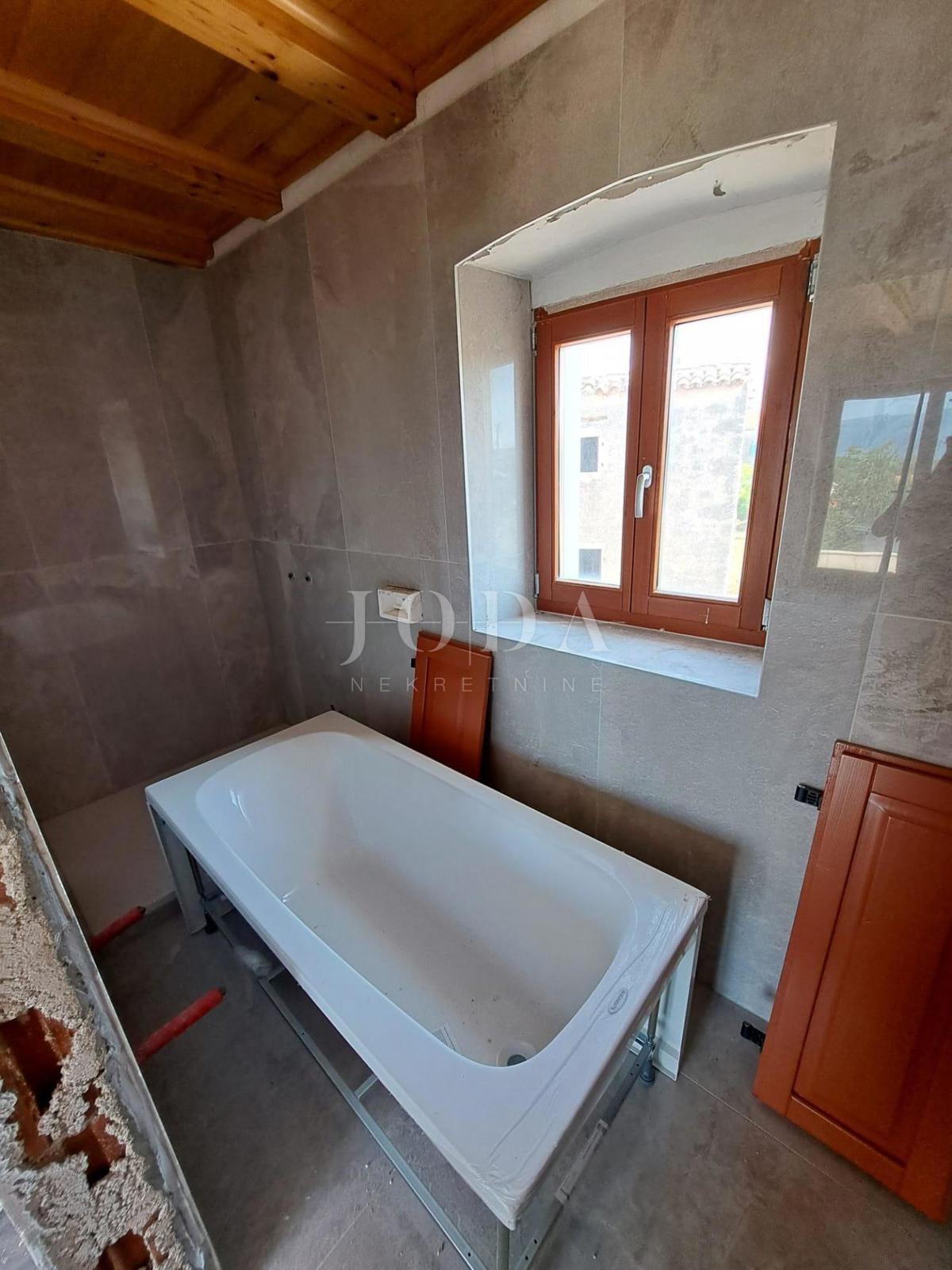 Lepa samostojna hiša na otoku Krku