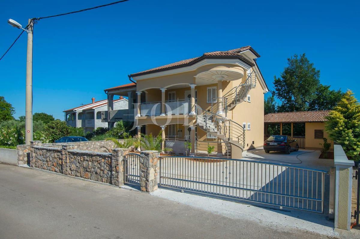 Apartmajska hiša dvojček, Malinska - otok Krk
