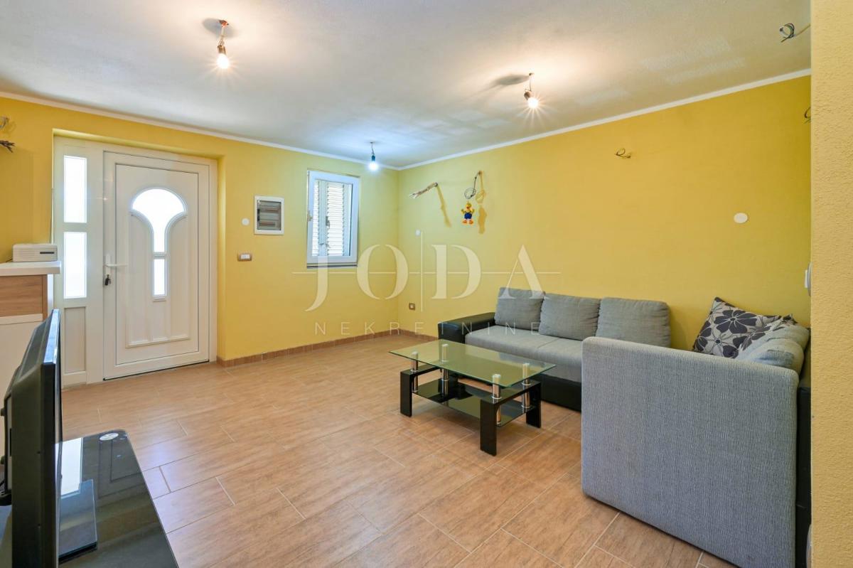 Apartmajska hiša dvojček, Malinska - otok Krk