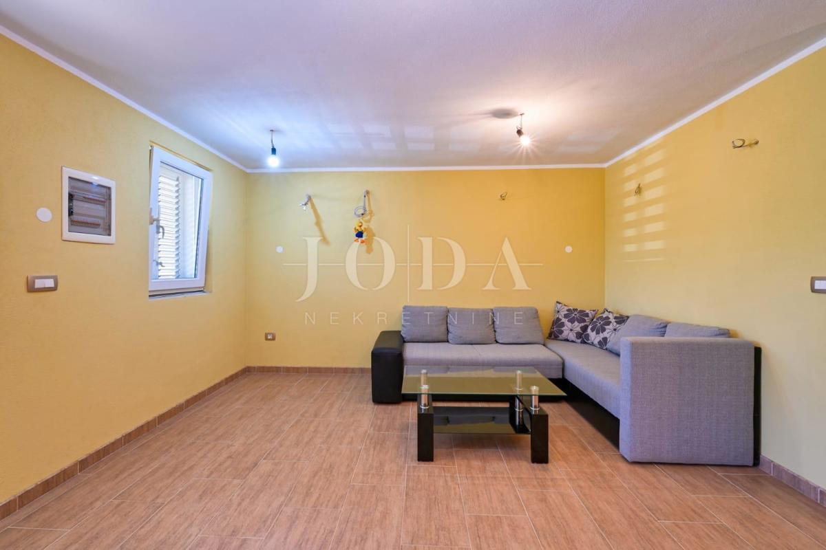 Apartmajska hiša dvojček, Malinska - otok Krk