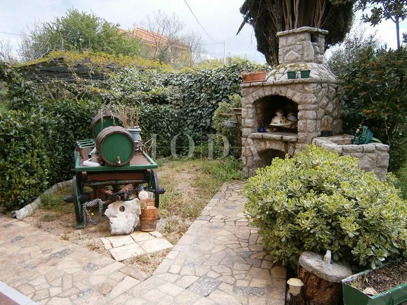 Moderno opremljena hiša z velikim vrtom