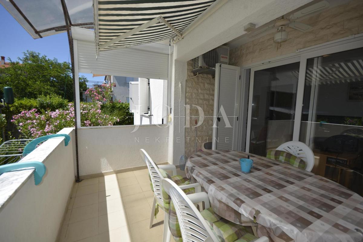 Lijepa samostojeća kuća s velikom uređenom okućnicom, mirna lokacija!