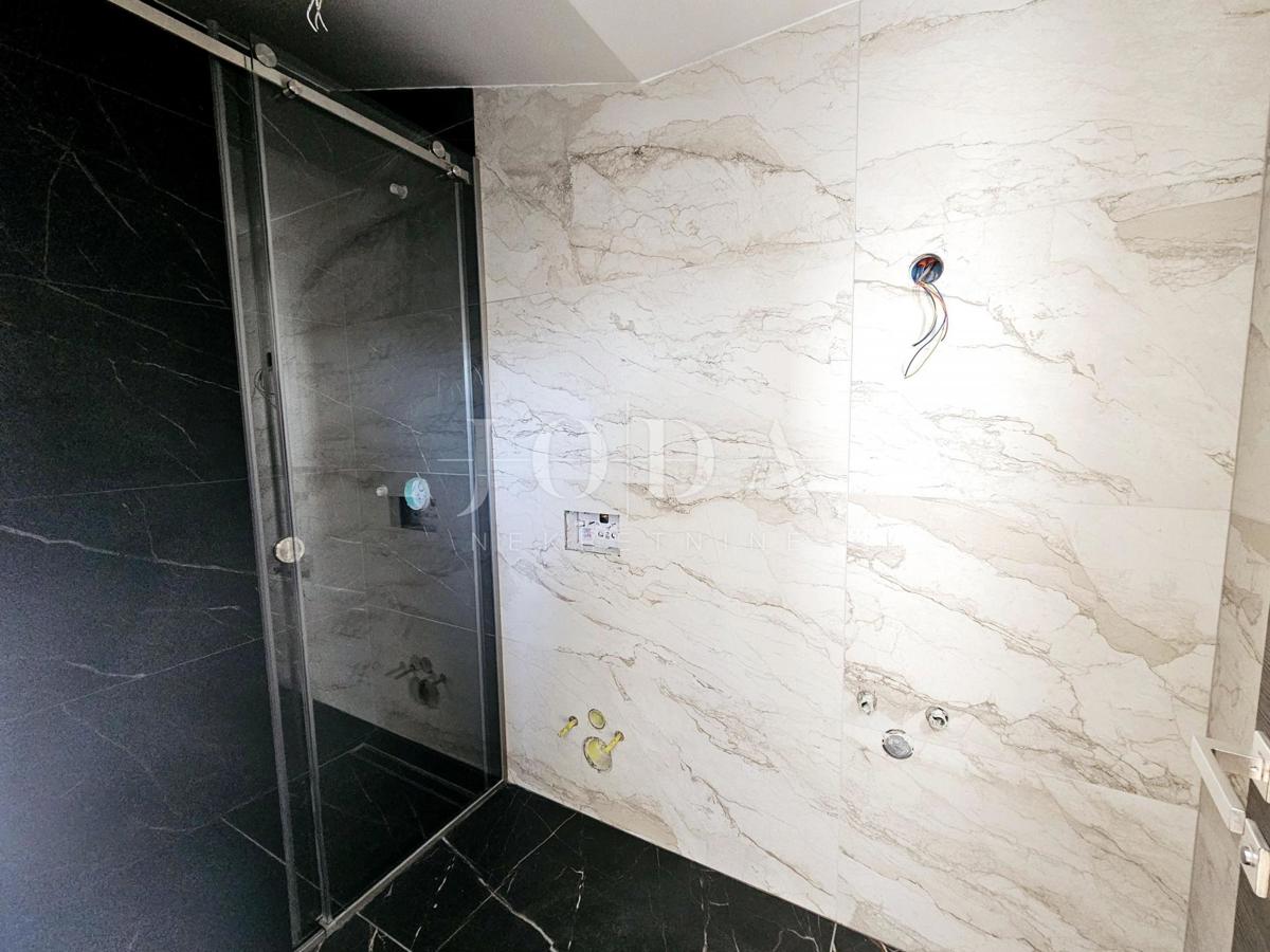 Penthouse na mirni lokaciji - novogradnja v mestu Krk