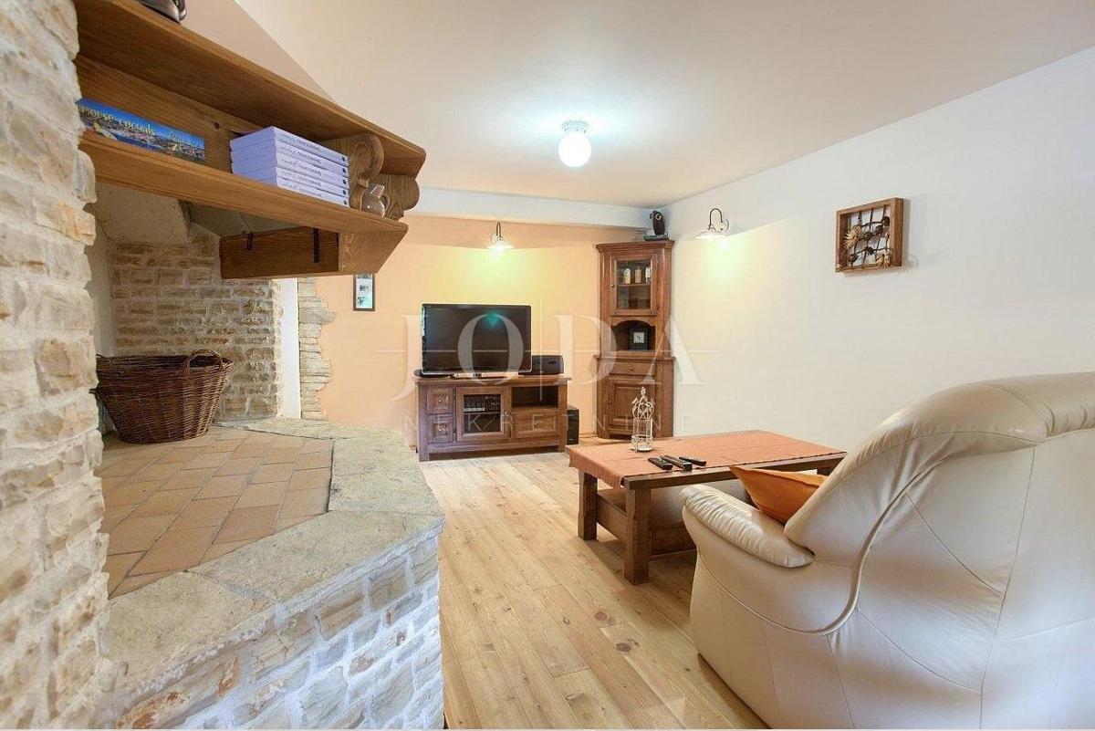 Kamnita hiša na mirni lokaciji