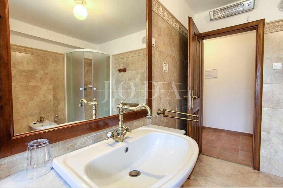 Kamnita hiša na mirni lokaciji