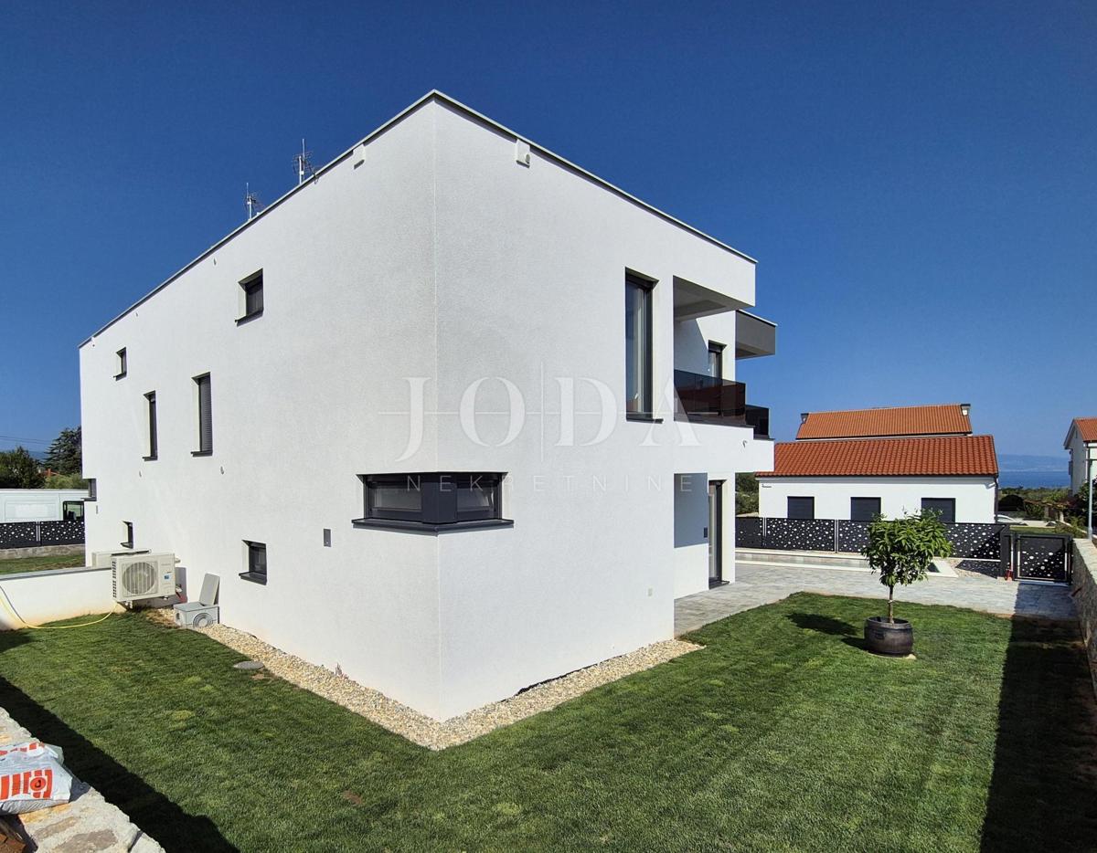 Malinska, hiša z bazenom - novogradnja