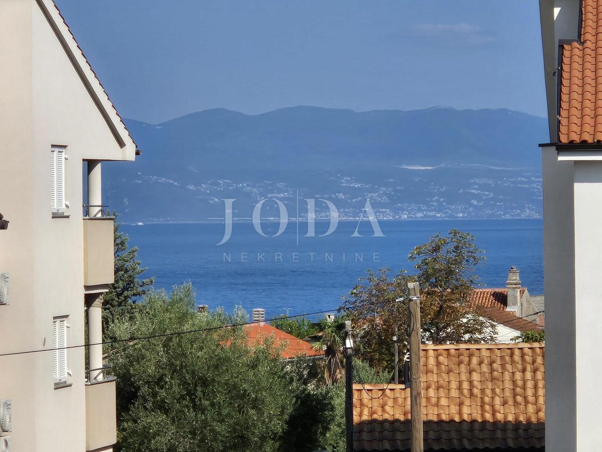 Malinska, hiša z bazenom - novogradnja