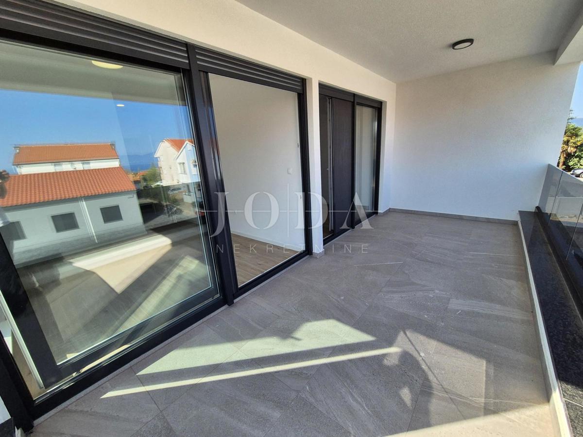 Malinska, hiša z bazenom - novogradnja