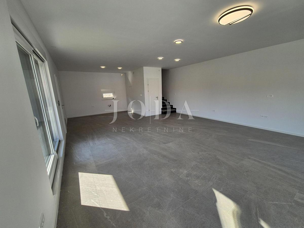 Malinska, hiša z bazenom - novogradnja