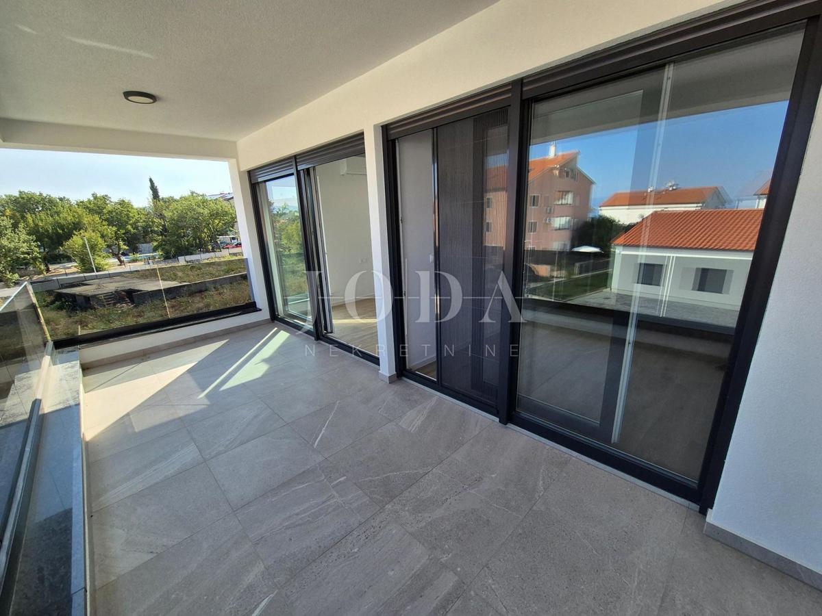 Malinska, hiša z bazenom - novogradnja