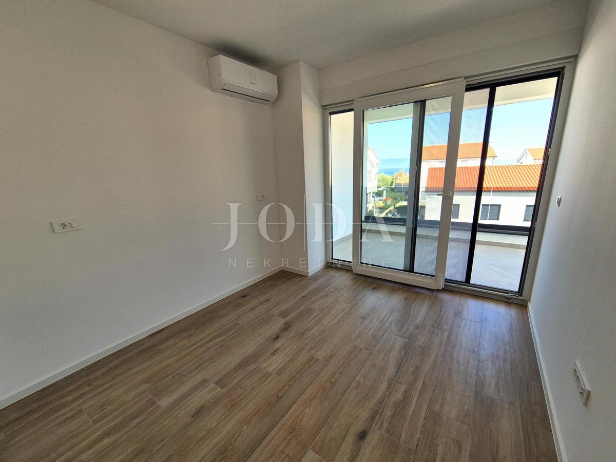 Malinska, hiša z bazenom - novogradnja