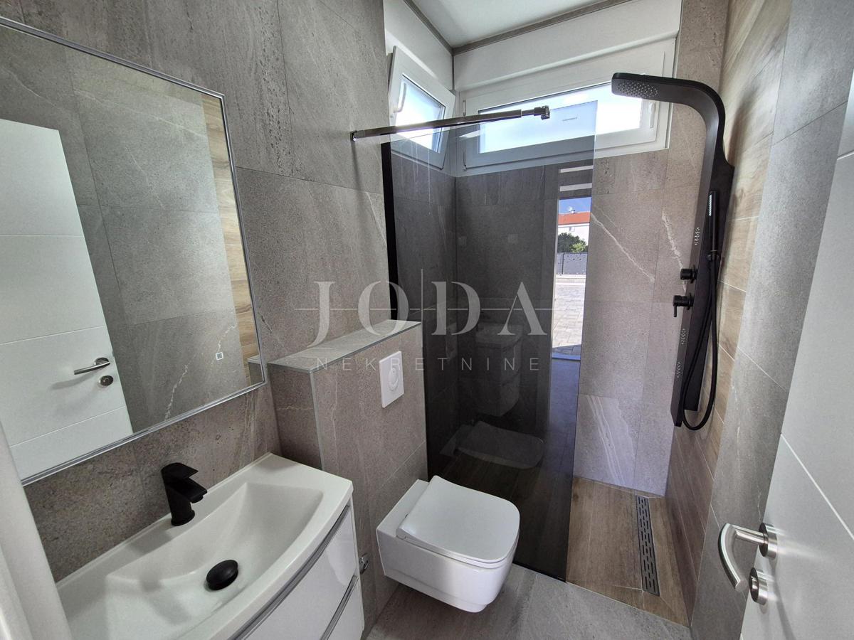 Malinska, hiša z bazenom - novogradnja