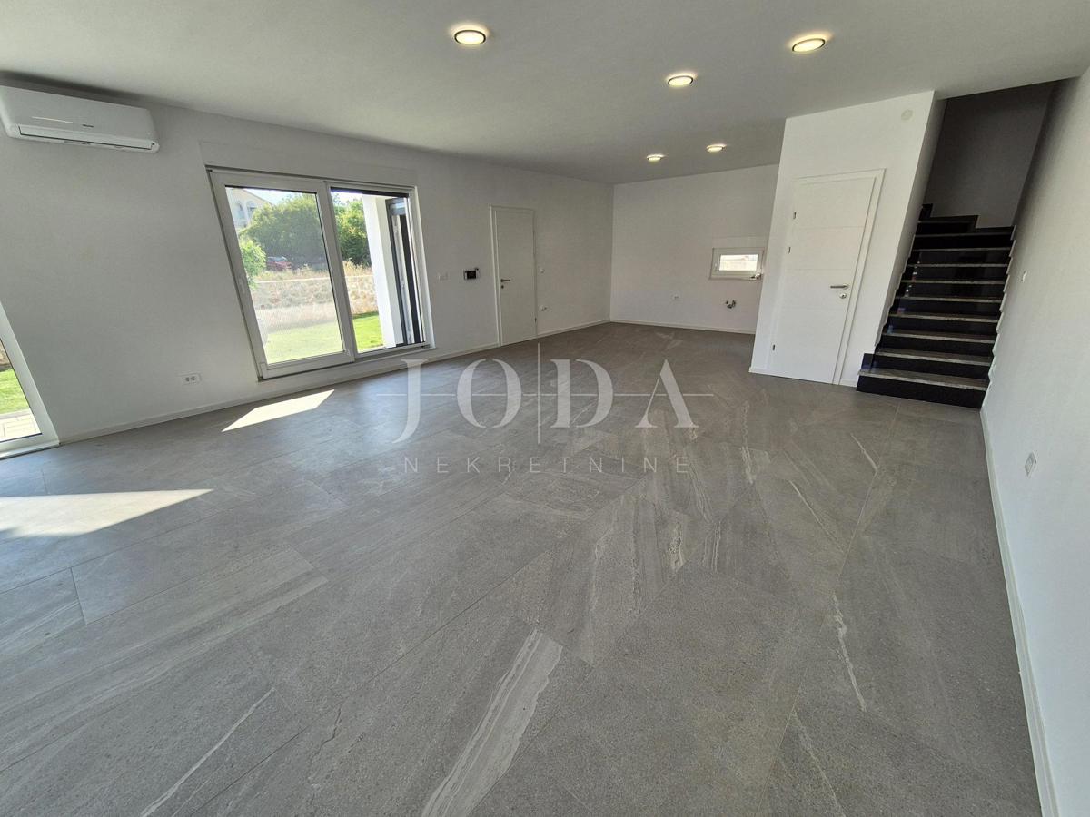 Malinska, hiša z bazenom - novogradnja