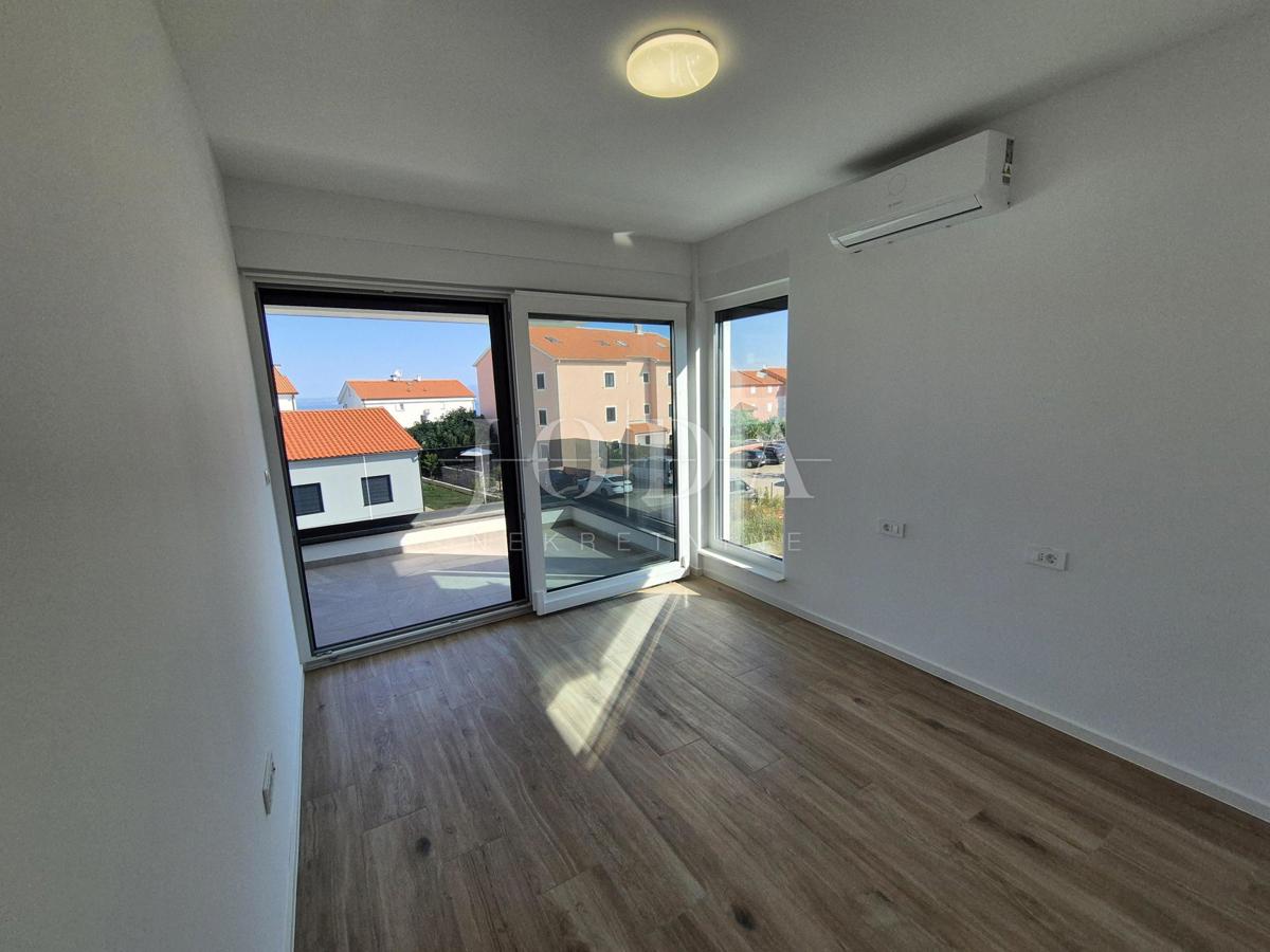 Malinska, hiša z bazenom - novogradnja