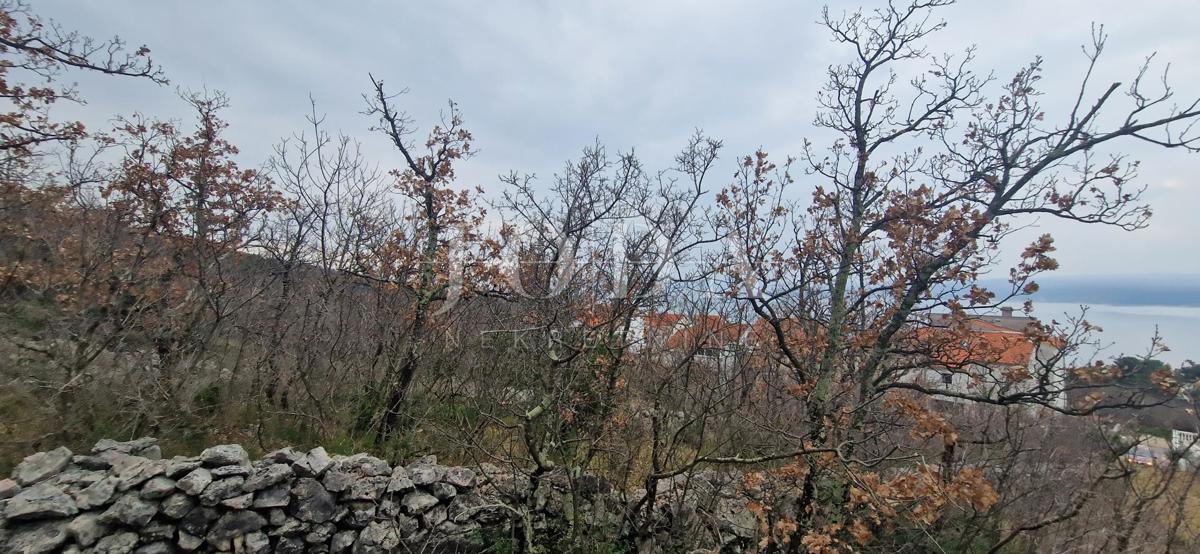Crikvenica, zemljišče z razgledom na odlični lokaciji