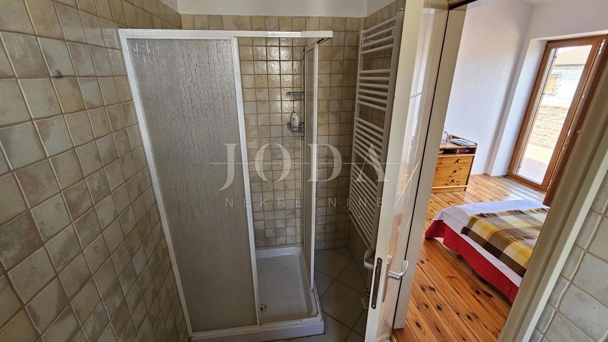 Svetvinčenat, kamnita hiša Čabrunići