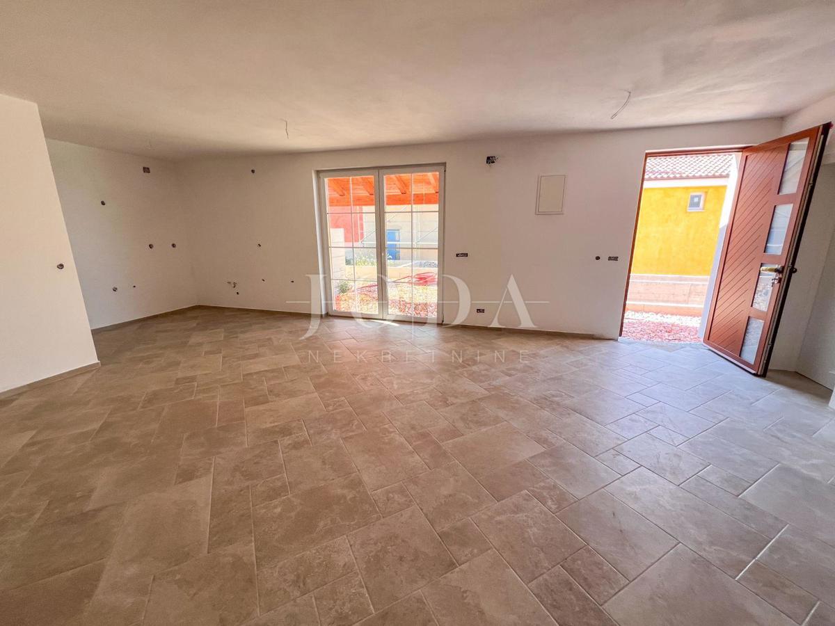 Novozgrajena hiša v Crikvenici z bazenom