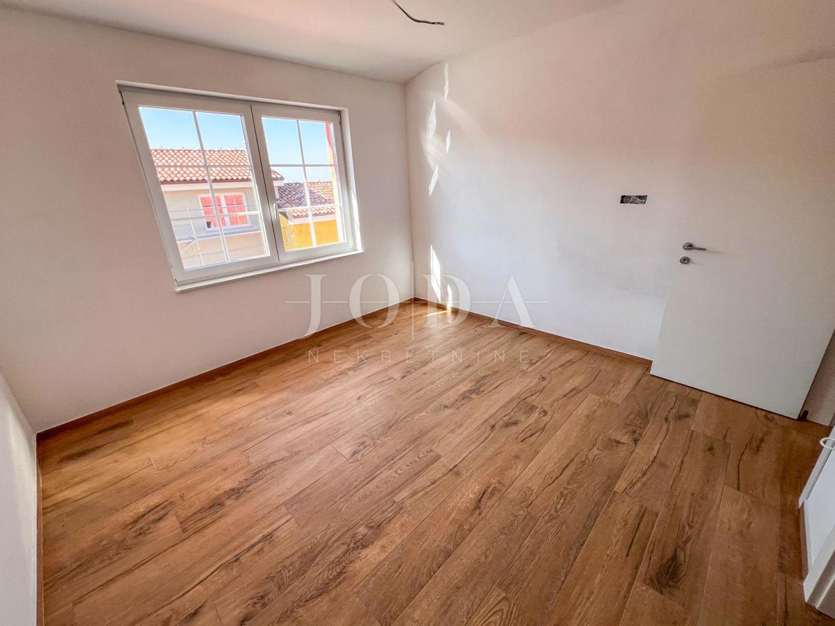 Novozgrajena hiša v Crikvenici z bazenom