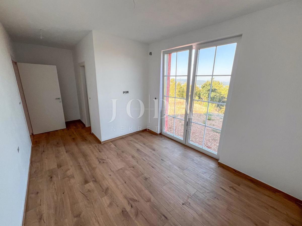 Novozgrajena hiša v Crikvenici z bazenom