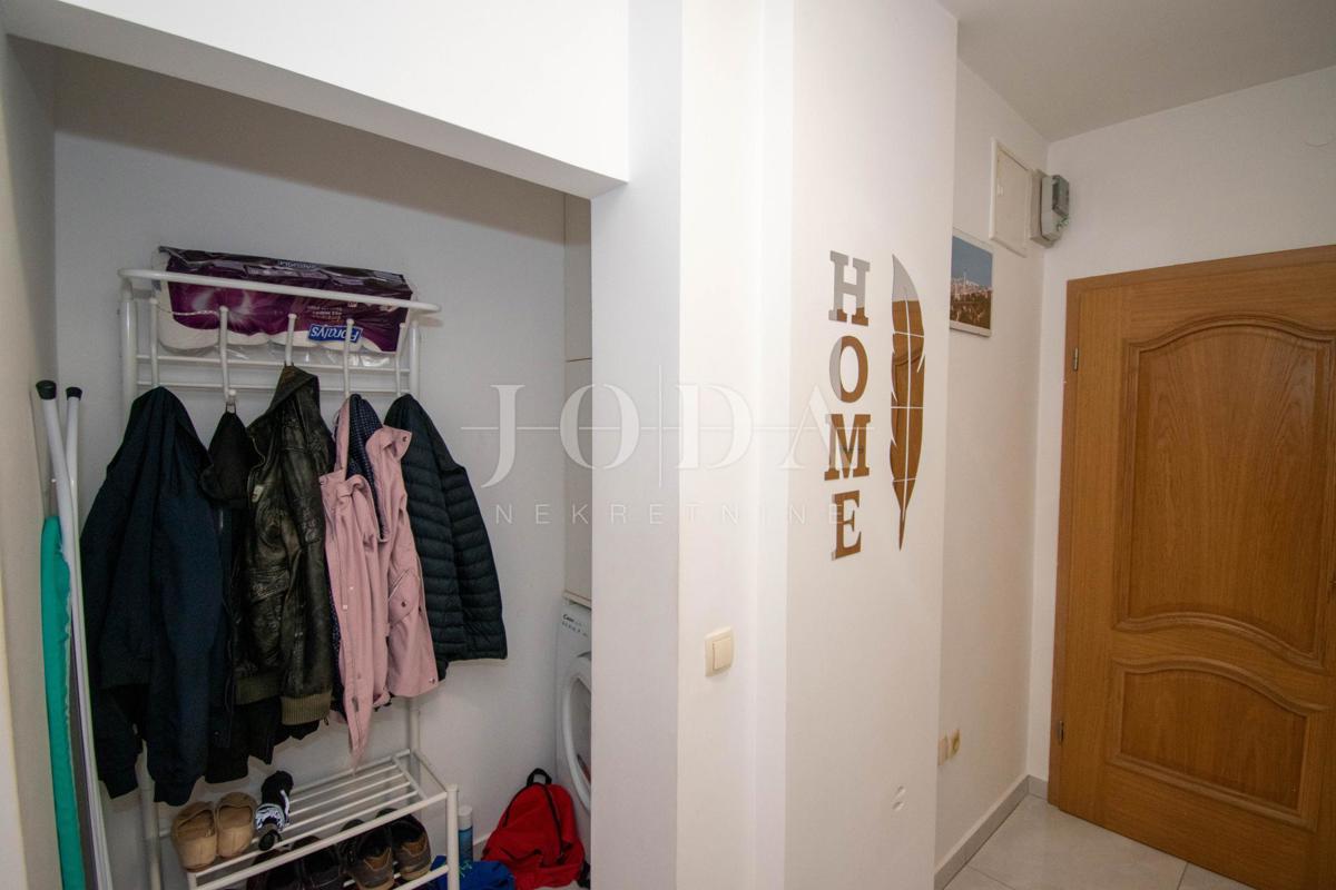 Dvosobno stanovanje v središču Crikvenice