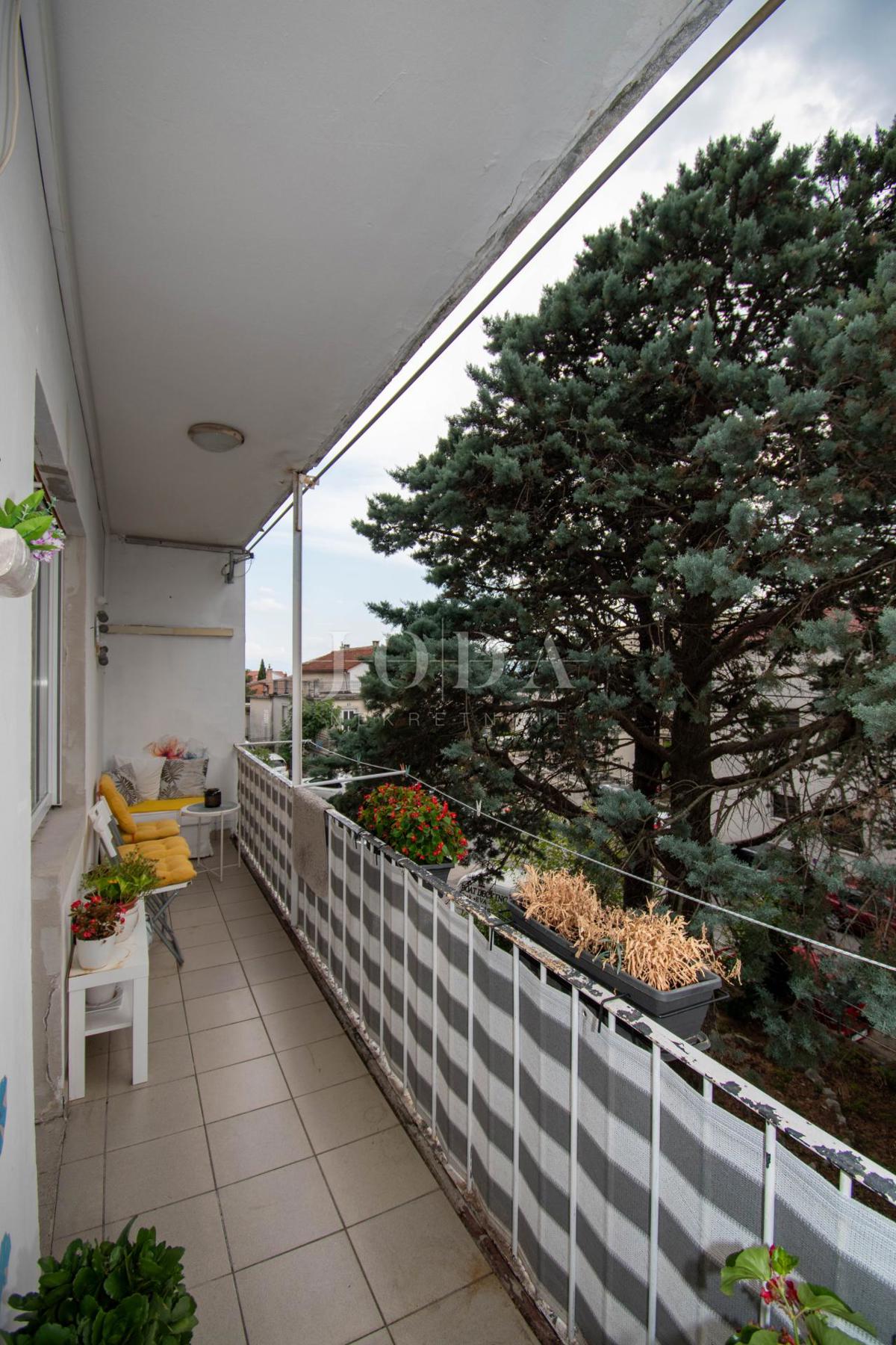 Dvosobno stanovanje v središču Crikvenice