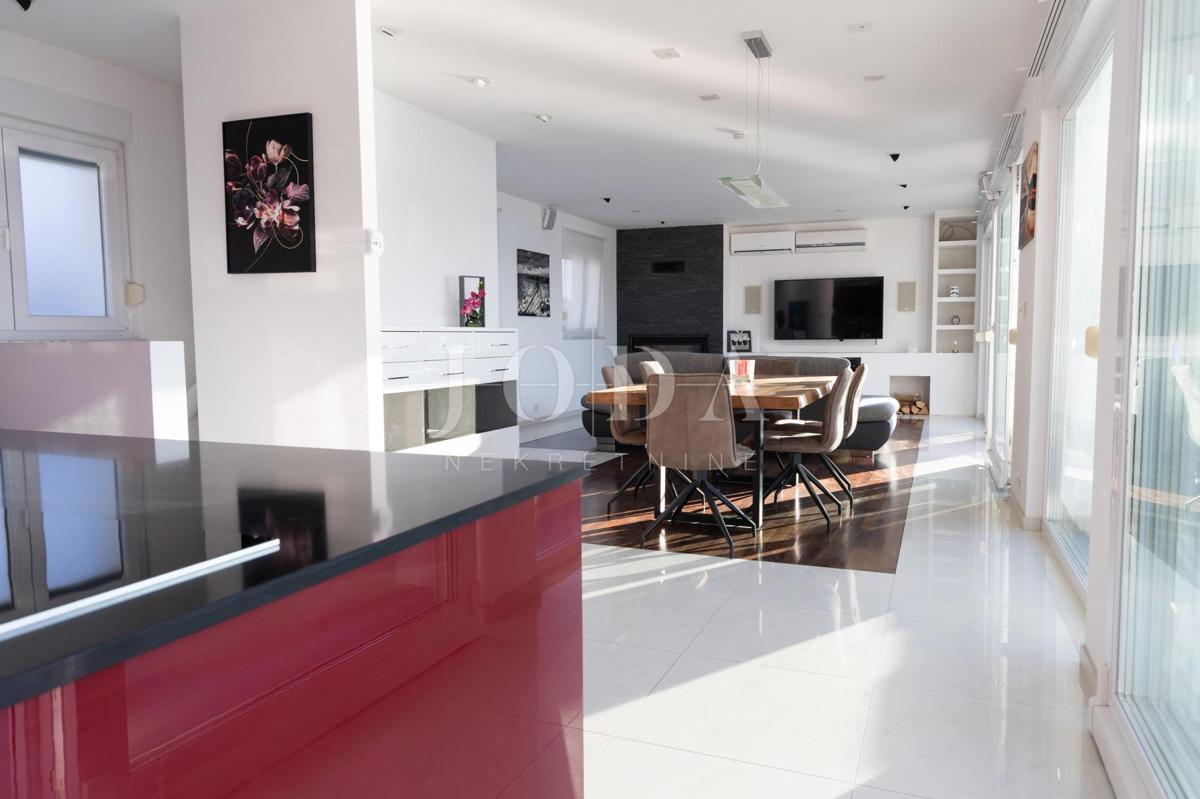 Vila prva vrsta do morja s panoramskim pogledom