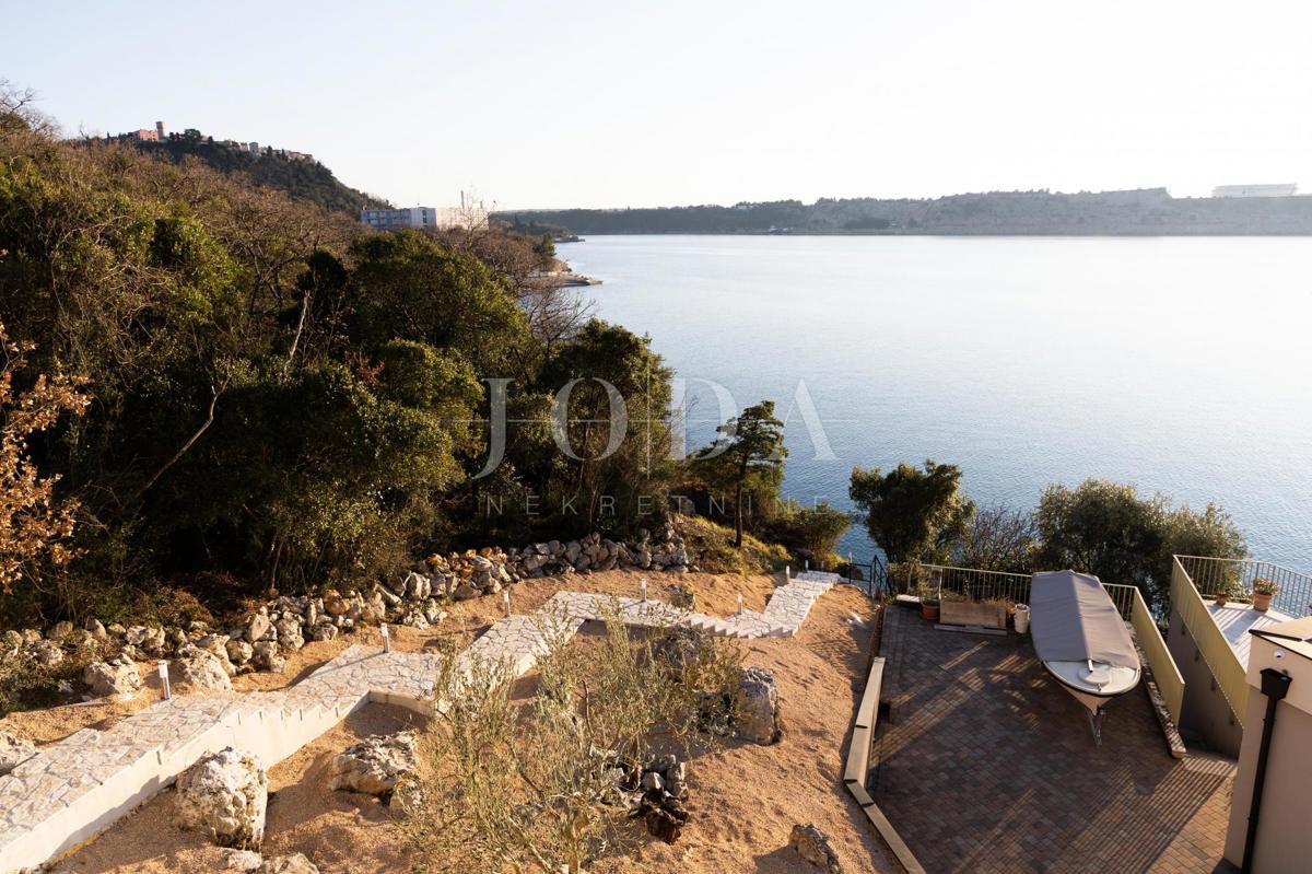 Vila prva vrsta do morja s panoramskim pogledom