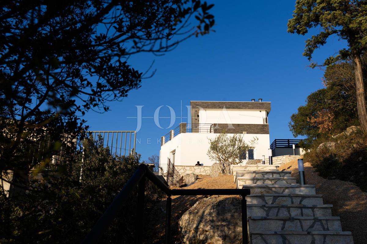 Vila prva vrsta do morja s panoramskim pogledom