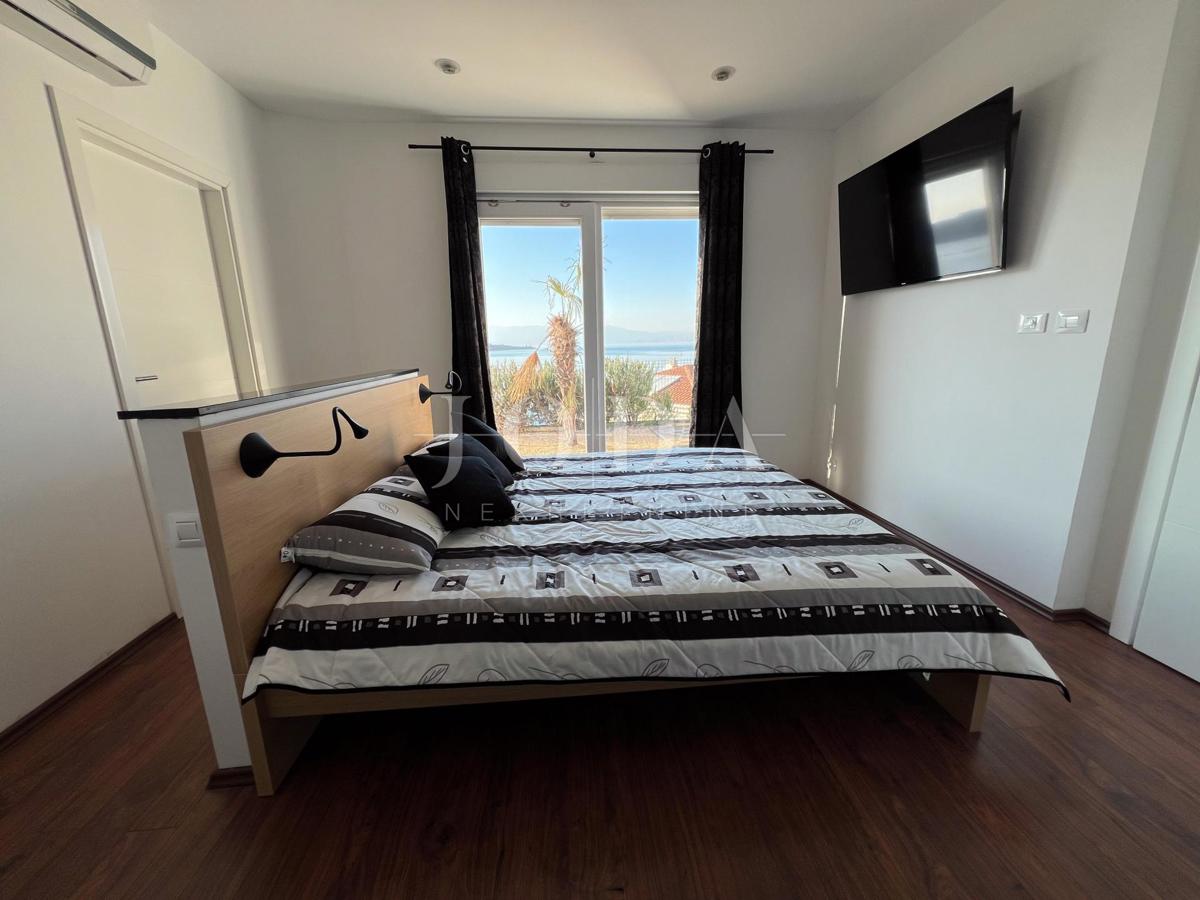 Vila prva vrsta do morja s panoramskim pogledom