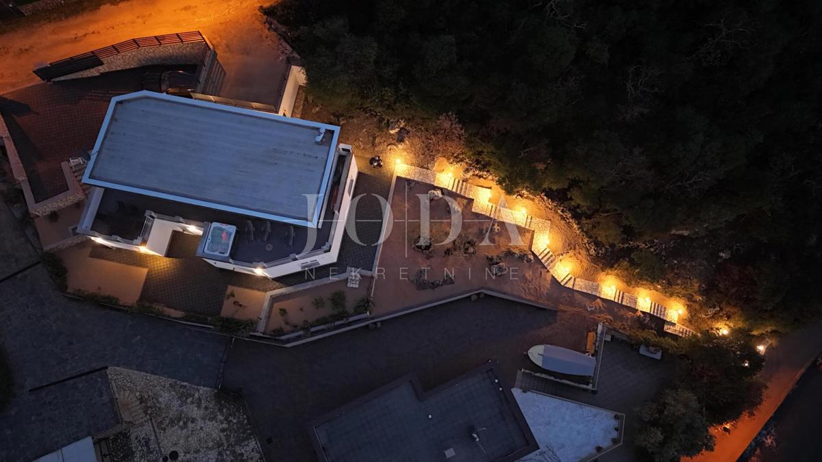 Vila prva vrsta do morja s panoramskim pogledom