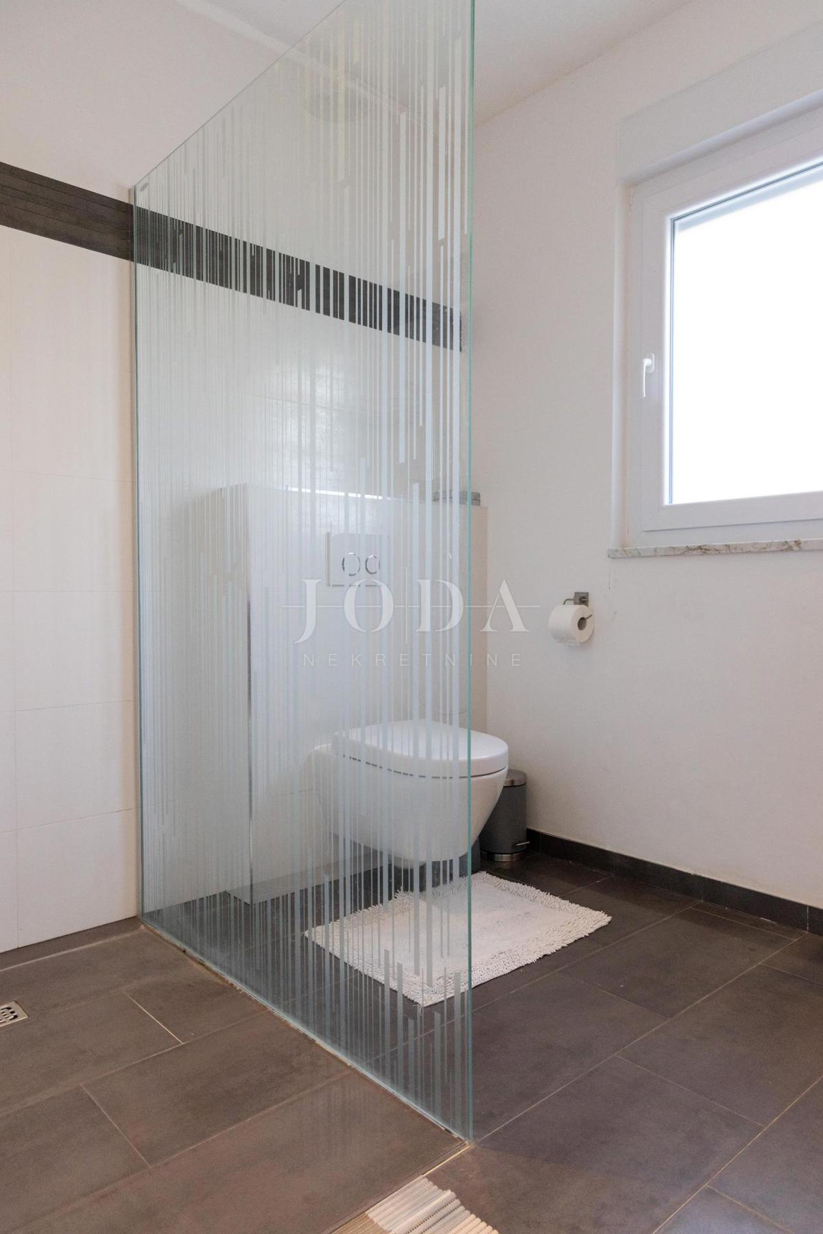 Vila prva vrsta do morja s panoramskim pogledom